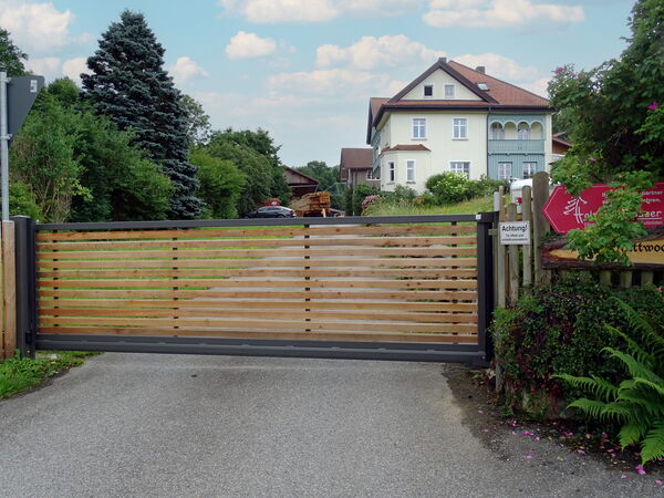 Falttor Lärche Renovierung Hof