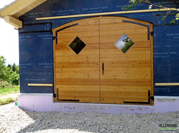 Tore Maschinenhalle Holz