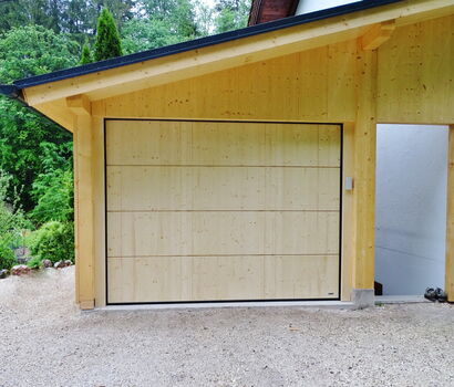 Holz-Sektionaltor in Fichte