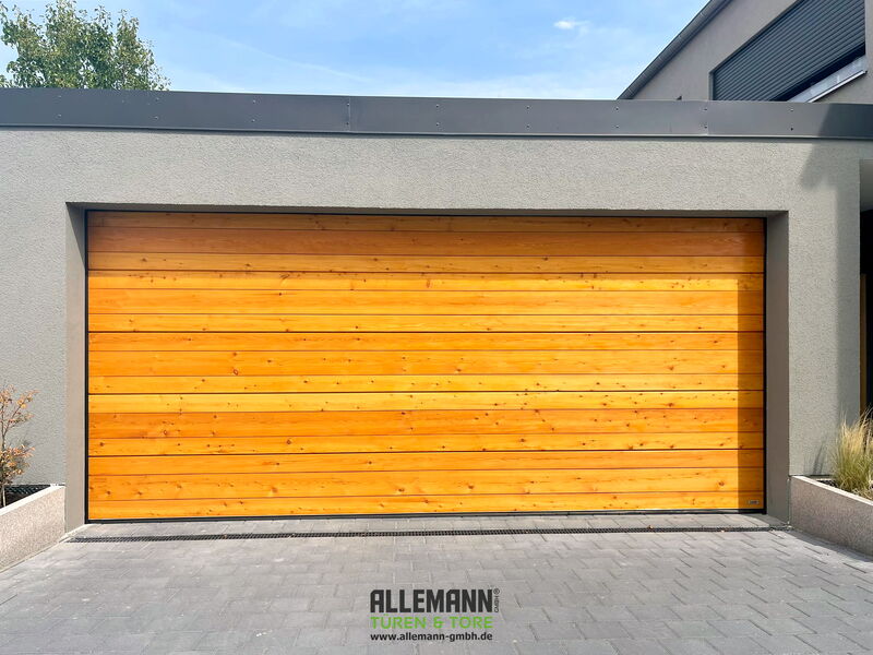 Holz-Sektionaltor Lärche Blockwand Natur, glatt, Owatrol Holzöl kundenseits, 5050 x 2280 mm