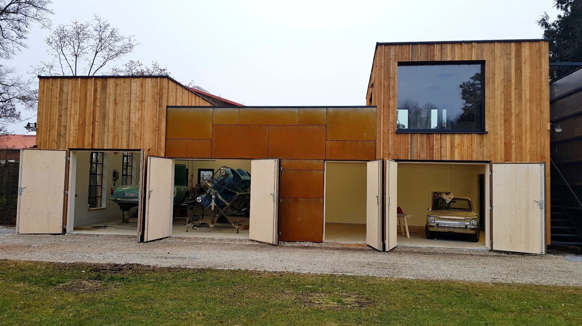 Holzsektionaltor mit Montagezarge