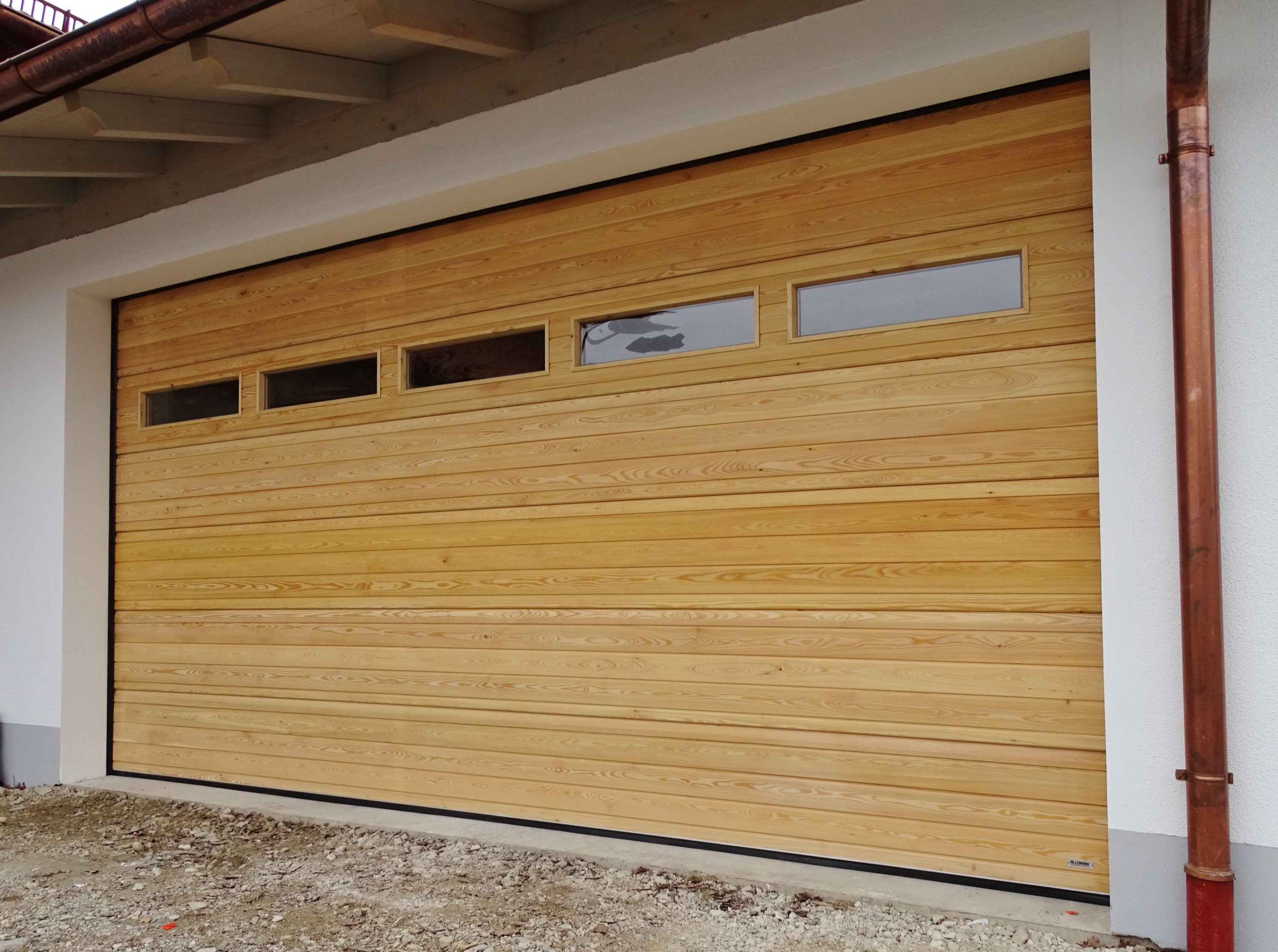 Holz-Sektionaltor in Fichte mit Fenster-Element