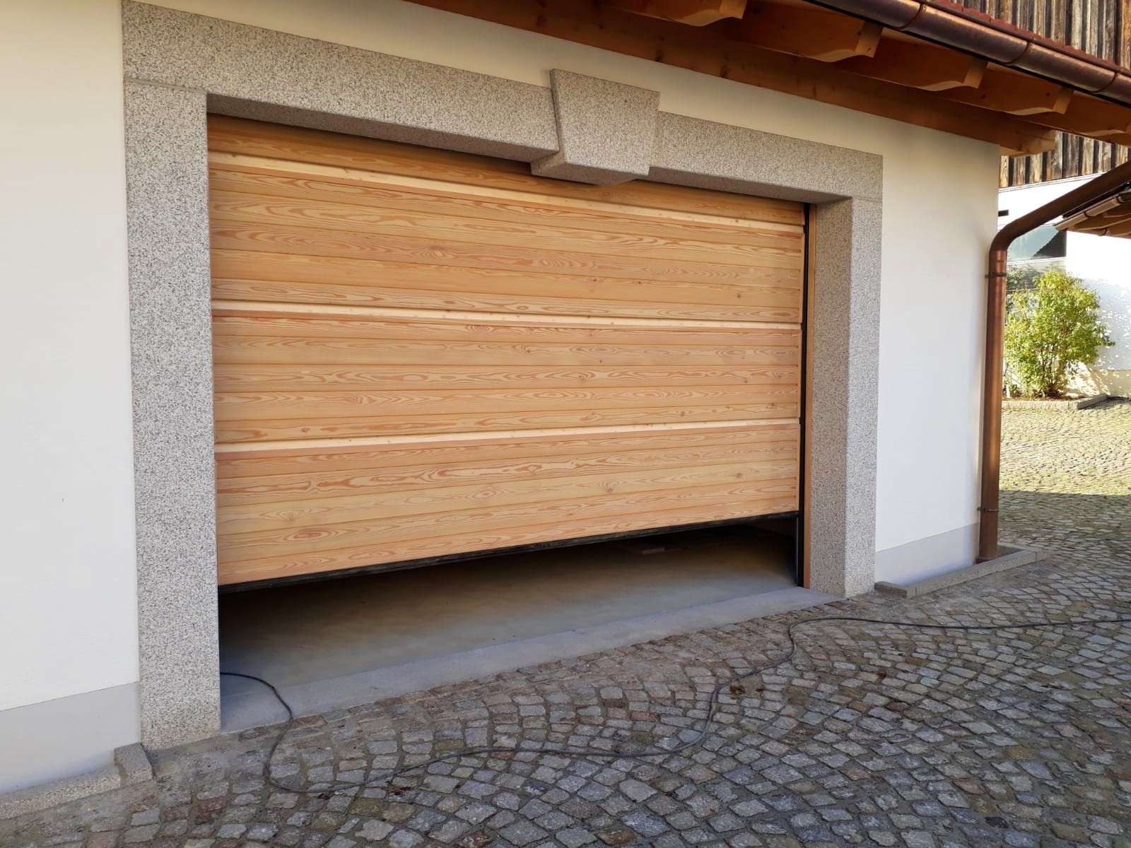 Sektionaltor aus Holz - ©ALLEMANN Türen und Tore