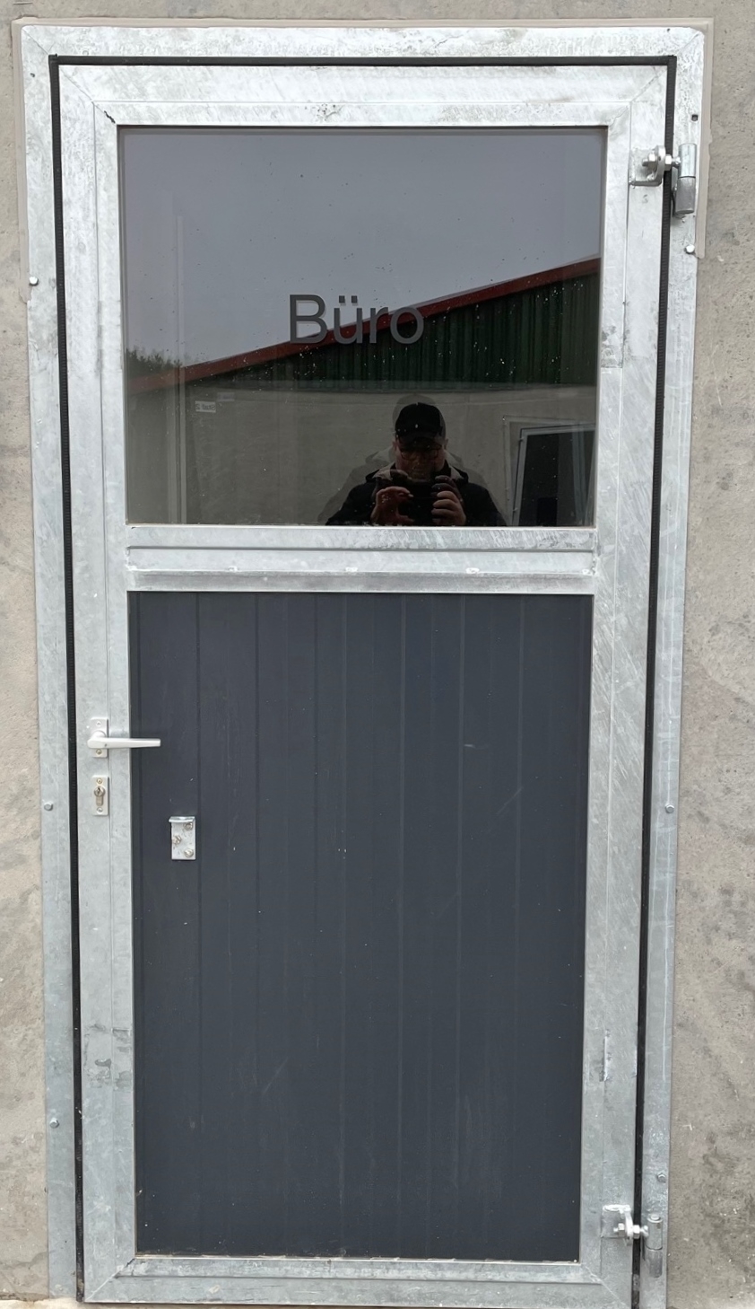Tür mit Iso-Paneele und Fenster