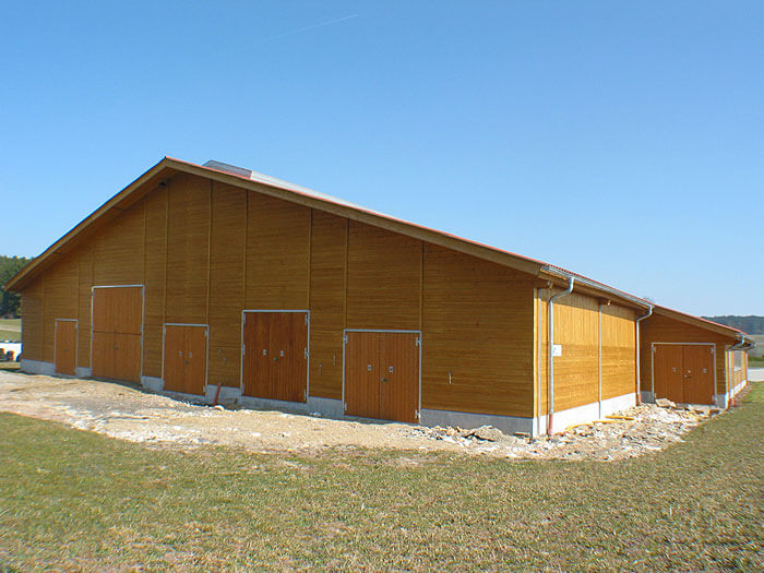 Fluegeltore im Rinderlaufstall.jpg