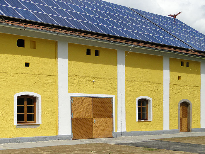 Tor und Tuer in Karo fuer Veranstaltungssaal im Gutshof.jpg