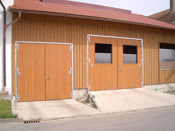 Tore im Kaelberstall, rechts mit Schiebefenster.jpg