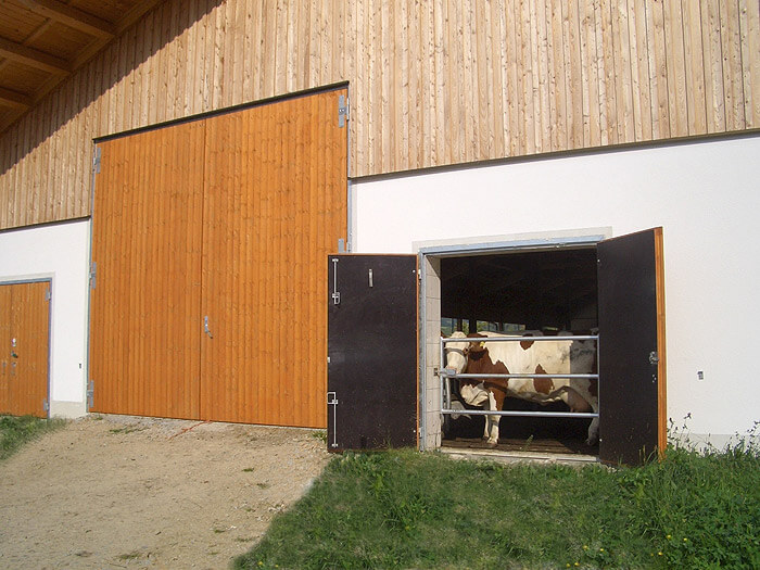 Tore im Milchviehstall, innen abwaschbare Platte.jpg