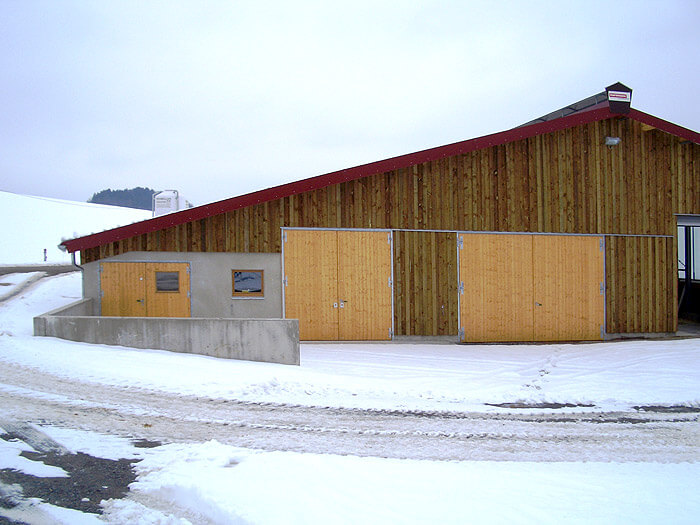 Tore im Rinderstall, Fichte-Profilbretter, Metall-Z-Zarge.jpg